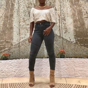 2 for 1! Black and blue high waisted jeans.